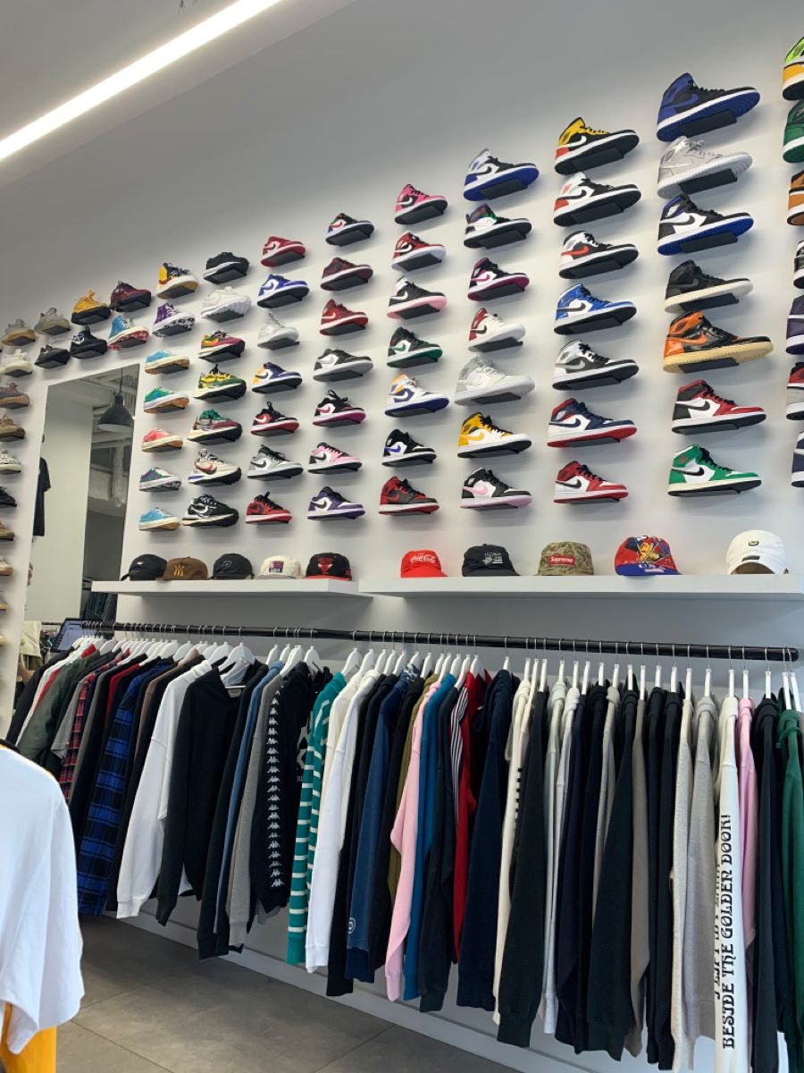 Sneakers & Streetwear